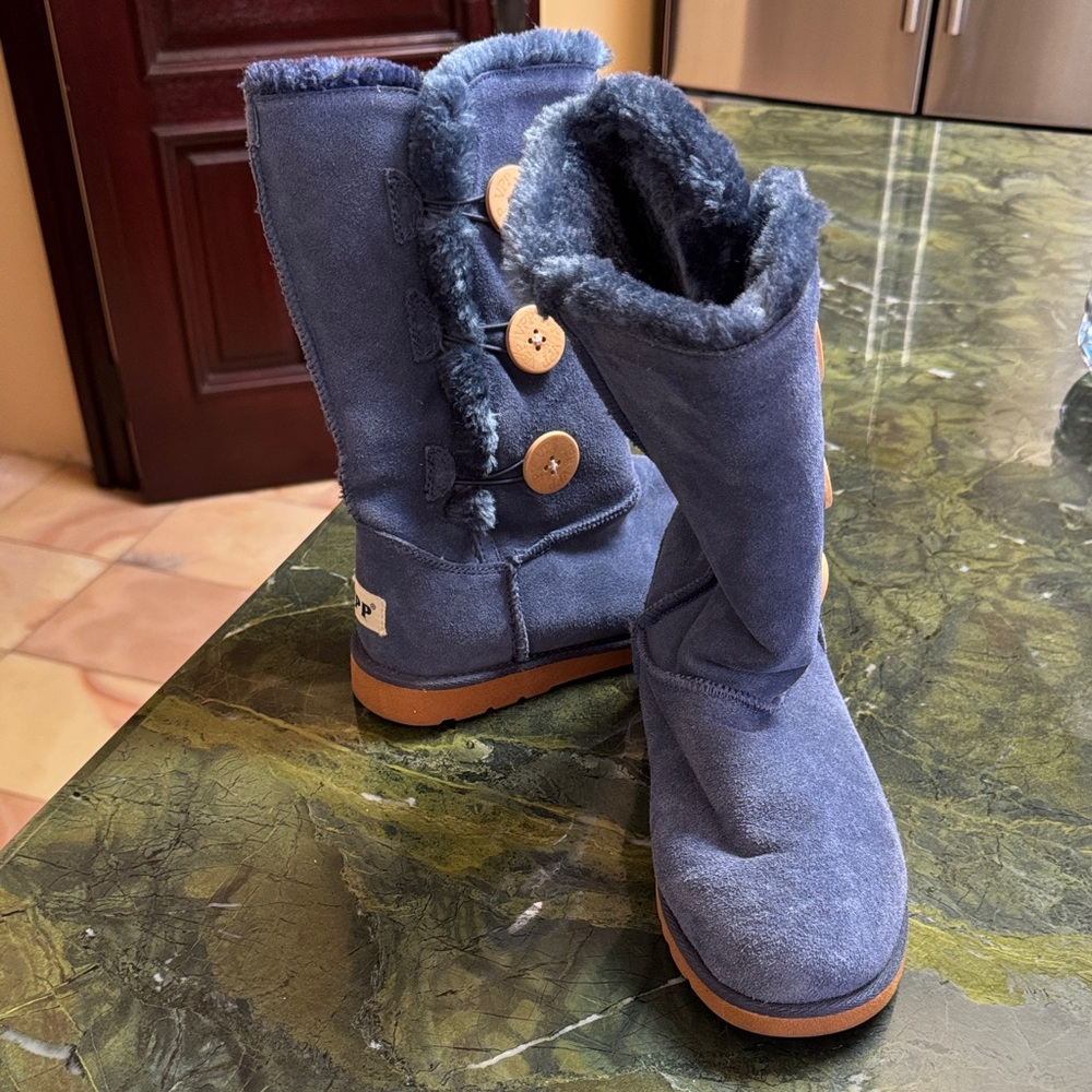 Ugg Styled Boots Classic Tall by VPP brand Blue Suede Size 9
